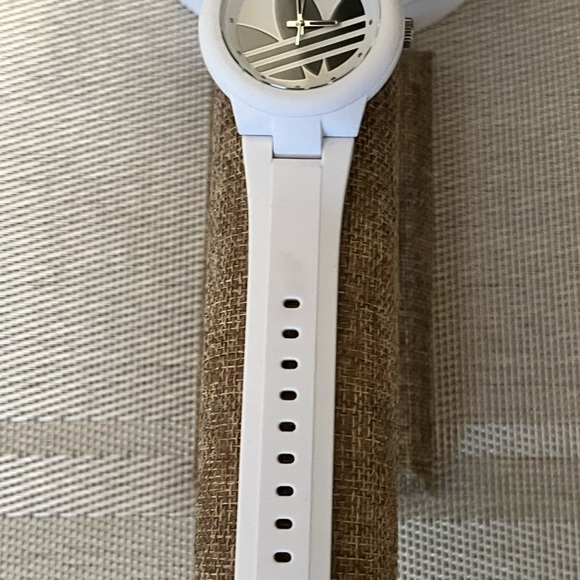ADIDAS ORIGINAL PRE-LOVED AUTHENTIC WHITE & BLACK SOFT SILICONE SIGNATURE WATCH - Picture 4 of 15